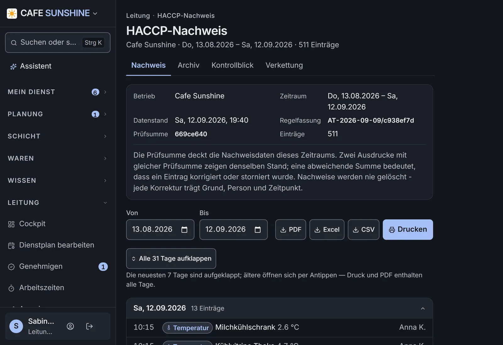 HACCP-Nachweis der Leitung: Zeitraum-Wahl, Export-Knöpfe für PDF, Excel, CSV und Drucken, darunter die Einträge je Tag — Reinigungen und Temperatur-Messungen mit Uhrzeit, Messwert und erfassender Person.